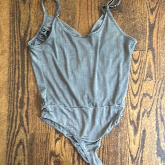 Elegant Gray Bodysuit - Picture 2 of 4